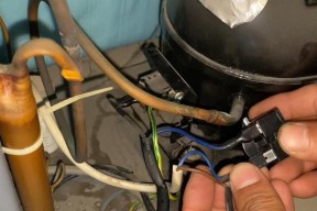 冰箱底部出现水滴是什么原因？如何解决？