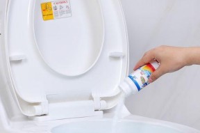 马桶堵了怎么自己疏通（快速有效解决马桶堵塞问题）