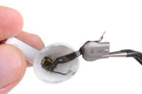 如何付费检查AirpodsPro电池电量（解决AirpodsPro电量不足的一种简便付费方法）