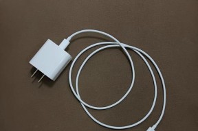 苹果15保护充电器套装包含哪些内容？