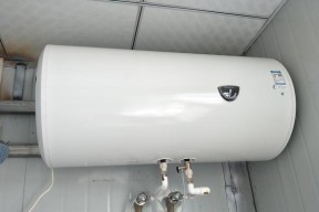 热水器走水问题及修复方法（解决热水器走水问题的实用技巧）