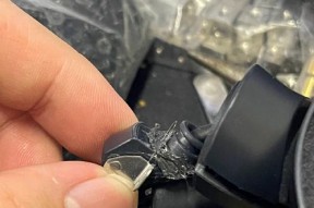 蓝牙耳机盖子断了怎么修补？可行的修补方法有哪些？