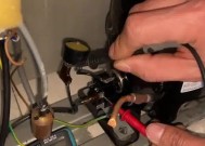 容声冰箱显示F2故障的维修方法（如何快速解决容声冰箱显示F2故障问题）