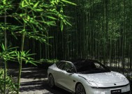 四驱性能，两驱油耗，领克 10 EM-P 是怎么做到的？