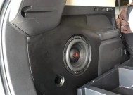 低音炮厚板上的孔有什么用途？安装时应该注意什么？