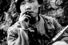 如何使用手机进行战争摄影机枪拍照？