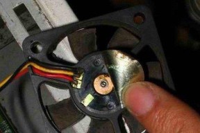 伸缩投影仪主机拆卸的正确方法是什么？拆卸过程中应注意什么？
