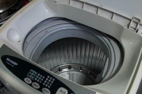 解决半自动洗衣机洗桶不转的问题（洗衣机故障排除及维修技巧）
