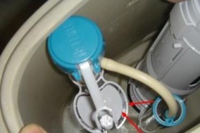 四季沐歌马桶滴水声维修方法？