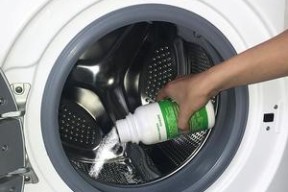 高效清洁，立式全自动洗衣机的清洗指南（轻松解决洗衣机内部污垢问题）