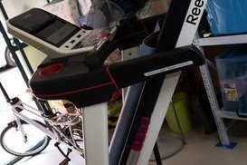 解决锐步跑步机持续响声的方法（消除锐步跑步机响声）