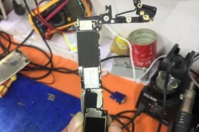 手机进水的解决办法（如何拯救湿透的手机）
