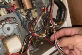 博世壁挂炉显示E9故障维修方法（解决壁挂炉显示E9故障的实用技巧）