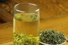 揭秘“以绿茶女”的真正含义（探寻现代社会中虚伪女性的现象与原因）