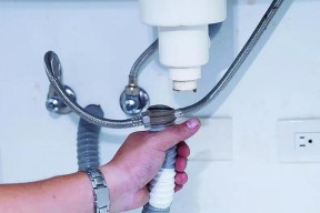 壁挂炉进出水管漏水怎么办？如何快速解决？