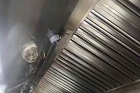 户外餐厅油烟机清洗的正确方法（保持油烟机清洁）