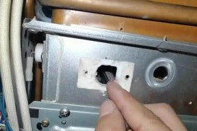 解决威能热水器显示F28故障的方法（故障代码F28的意义及解决方案）