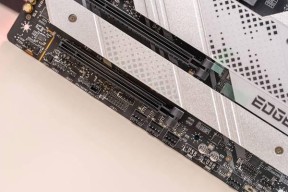 Z690硬盘散热器拆卸方法是什么？