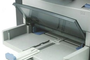如何修复复印机卡纸问题（解决卡纸问题的实用方法和技巧）