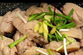 鸡肉的炒制秘籍——嫩滑开胃美味（提升口感的关键技巧与秘诀）