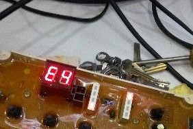 荣事达电饭煲E4故障解析与排除（荣事达电饭煲E4故障原因及解决方法探究）