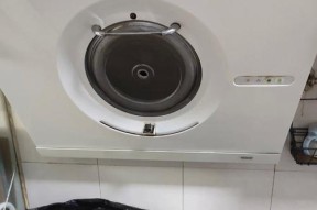 如何清洗油烟机，轻松解决厨房油烟问题（快速清洁方法与注意事项）