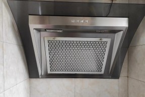 如何清洗和更换油烟机的轴承（教你轻松解决油烟机轴承问题，延长使用寿命）