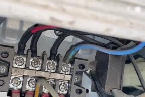 春兰空调出现E4故障代码是什么原因？如何解决？