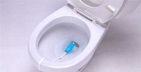 马桶水箱一直流怎么办（解决马桶水箱无法存水的方法与技巧）  第2张