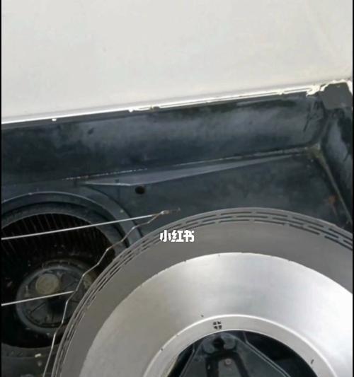 如何正确处理集成灶排烟管问题（简单实用的集成灶排烟管清洁和维护方法）  第3张