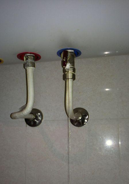 如何解决热水器水管滴水问题（热水器维修指南）  第1张