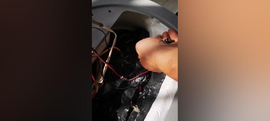 热水器排污口打不开怎么清洗（解决热水器排污口堵塞的方法）  第1张