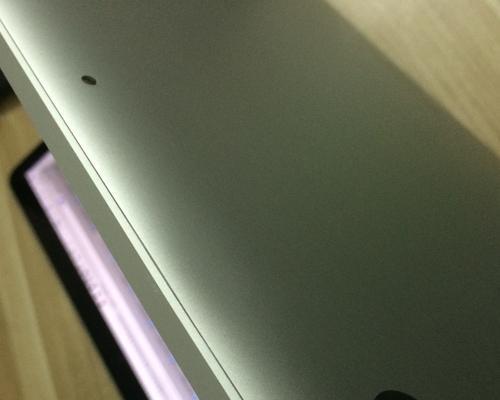 显示器亮斑问题的原因和解决方法（探索显示器亮斑问题的起因和解决方案）  第1张