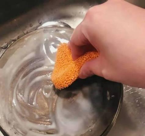 使用白醋和苏打清洗油烟机，让厨房焕然一新（环保清洗方法）  第1张