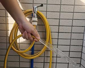 如何更换洗衣机清洗剂喷头（简单步骤让你轻松解决问题）  第1张
