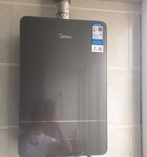 如何正确清洗美的热水器（一步步教你轻松保养你的热水器）  第1张