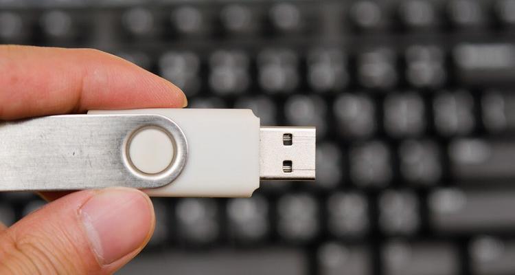 如何恢复损坏无法读取的U盘数据（解决U盘损坏问题）  第1张
