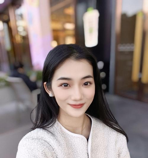 如何设置手机自拍镜头（简单步骤教你拍出完美自拍）  第1张