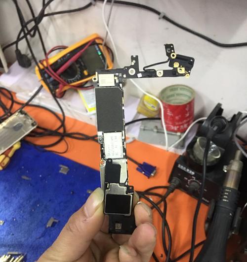 手机进水的解决办法（如何拯救湿透的手机）  第1张