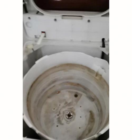 洗衣机水位器清洗方法（轻松清洗洗衣机水位器）  第2张