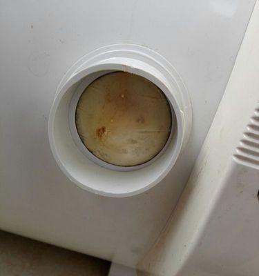 夏季热水器排污口清洗方法（轻松解决夏季热水器排污口堵塞问题）  第3张