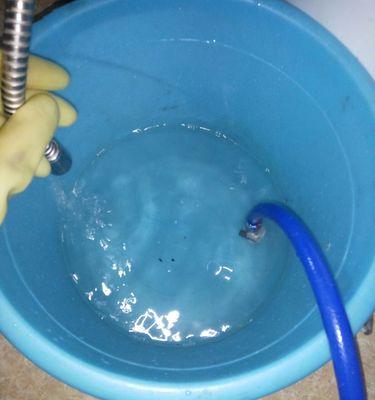 热水器过滤网的清洗方法（保持热水器性能稳定的关键步骤）  第1张