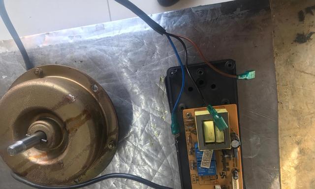 油烟机电路板清洗方法（教你简便高效地清洗油烟机电路板）  第1张