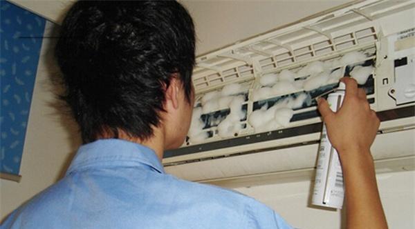 壁挂式空调漏水的原因及解决方法（探寻壁挂式空调漏水原因）  第2张