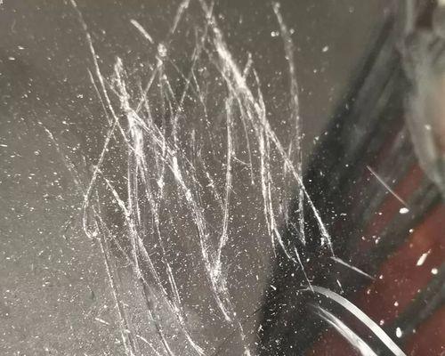 使用牙膏修复显示器划痕（简单有效的显示器划痕修复方法）  第2张