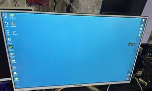 白色显示器出现亮斑问题的原因及解决方法（深入了解白色显示器亮斑问题）  第1张