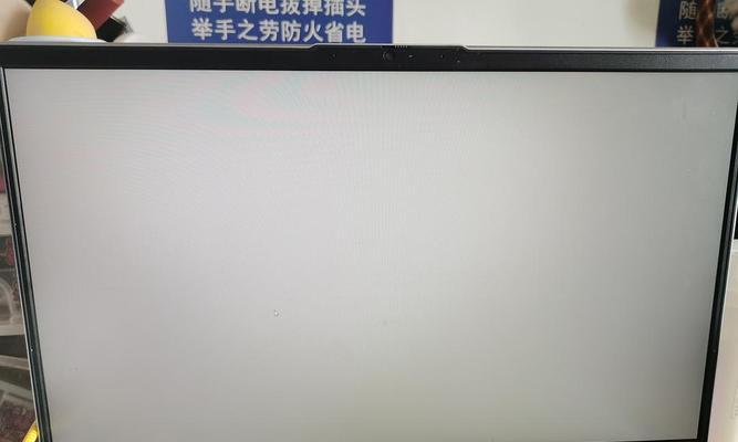 显示器为何不会出现白屏（解析显示器显示过程中的关键原理）  第1张