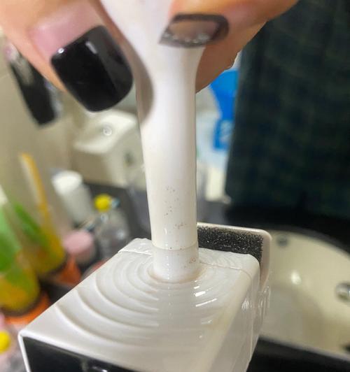 饮水机出现小虫的原因及处理方法（揭秘饮水机小虫的成因和解决之道）  第3张