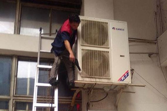南宁空调拆洗维修价格调查（解析南宁地区空调拆洗维修的费用及相关因素）  第3张