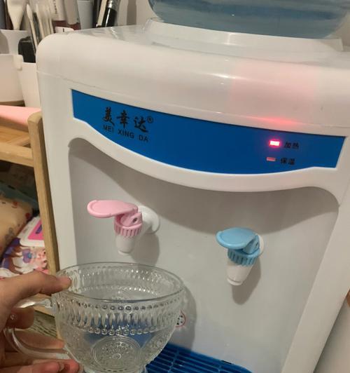 如何修理饮水机中的小水问题（快速解决饮水机水小的方法）  第1张